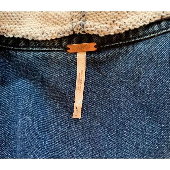 79 Free People Distressed Knit Denim Jean Jacket blue Indie Wash sz M BOHO - Picture 3 of 9